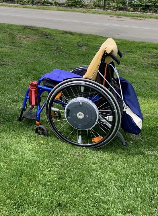 Rollstuhl mit Antrieb