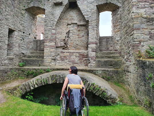Mit dem Rollstuhl auf die Krukenburg